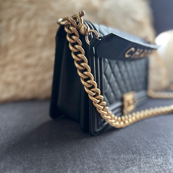 CHANEL QUILTED CALFSKIN MEDIUM BOY LOGO TOP HANDLE FLAP BAG BLACK - Picture 10 of 12